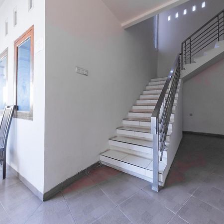 Hotel Reddoorz Near Pasar Pagi 2 By Cassana Cirebon Exteriér fotografie