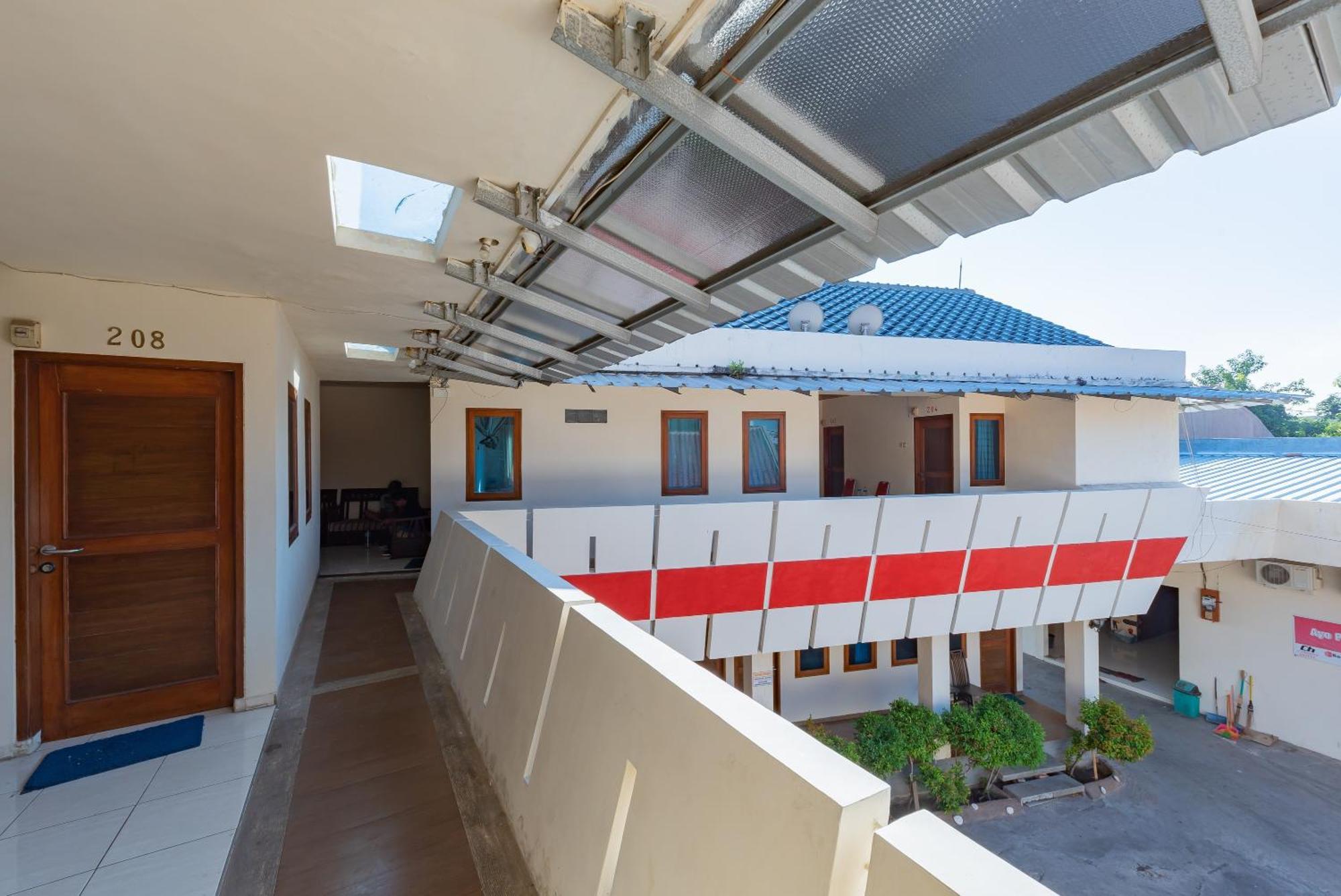 Hotel Reddoorz Near Pasar Pagi 2 By Cassana Cirebon Exteriér fotografie
